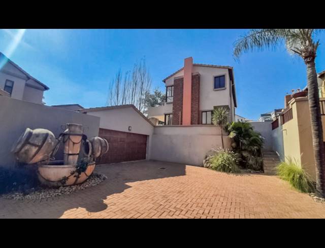 3 BEDROOM FREEHOLD FOR SALE IN XANADU
